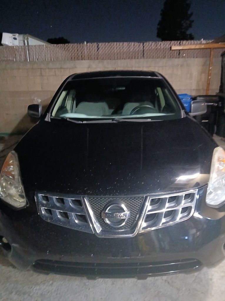 2013 Nissan Rouge    Comfortable, Reliable, Low Gas Mileage  Great Family Vehicle.
