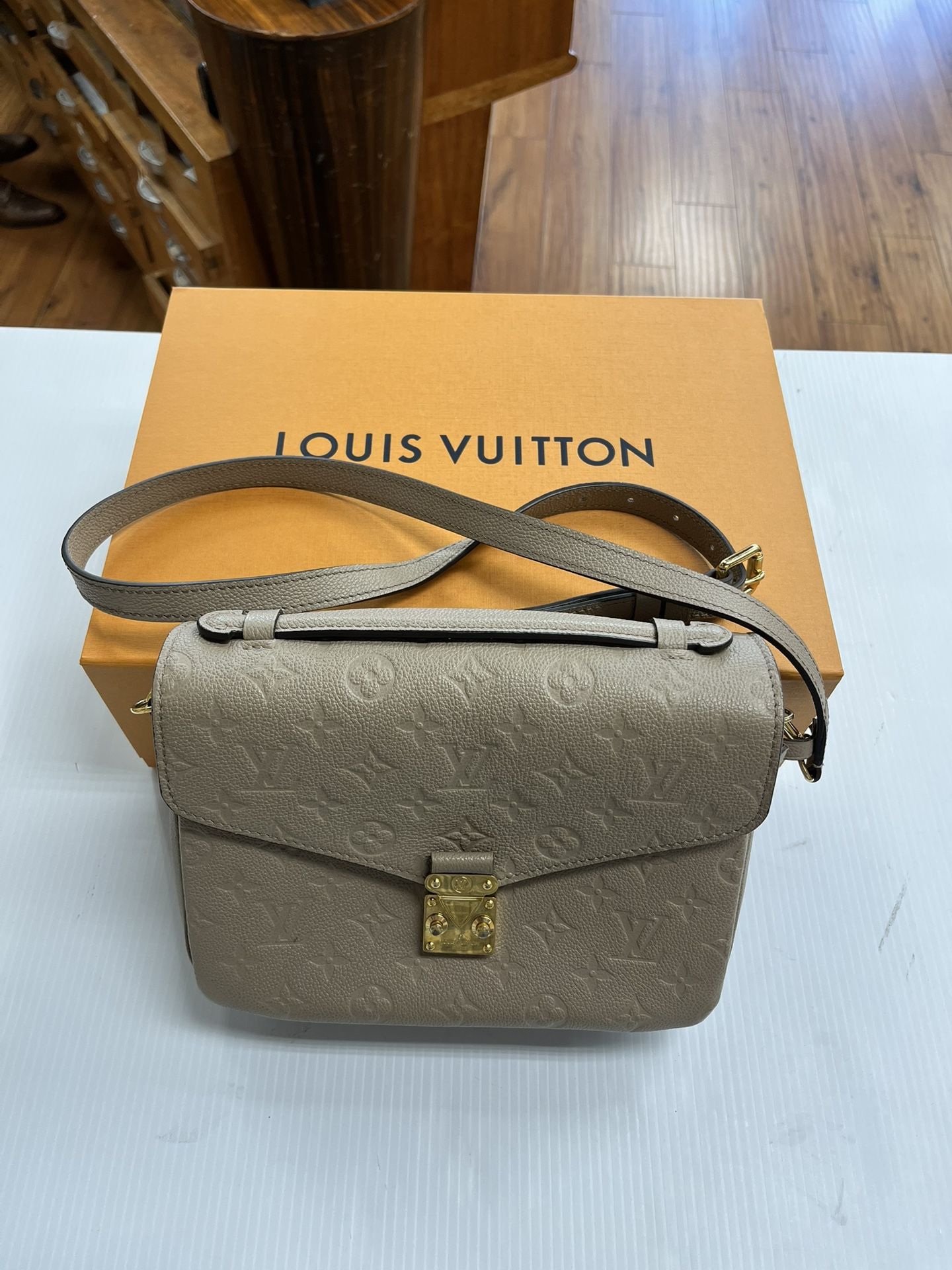 Louis Vuitton Purse, With Box Only, In Good Condition, Entrupy Verified