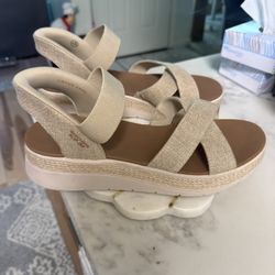 New Bob’s By Sketchers SLIP IN sandals Size 10 - Tan 