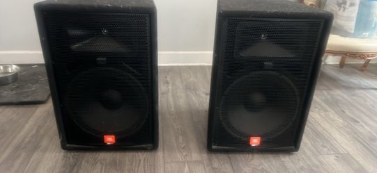 2 JBL main speakers and 2 peavy monitors