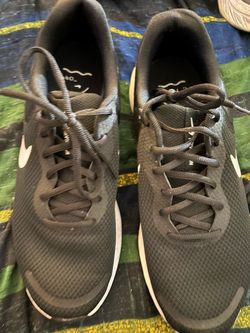 Men’s NIKE Tennis Shoes Excellent Condition