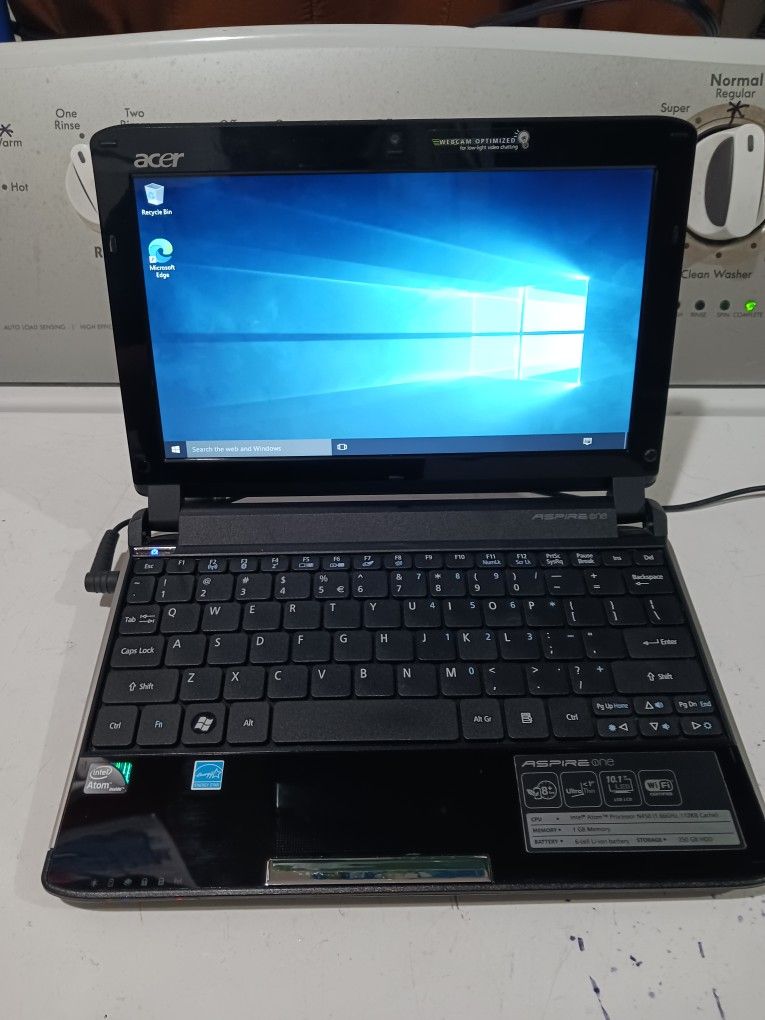 Acer mini laptop. Windows 10. battery Doesn't Charge,  but it works good plugged.   Intel Athom Cpu processor.   wifi. Webcam.   250 gb Hard Drive.  c