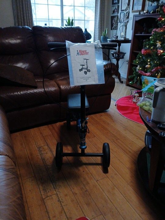 New KneeRover Steerable Knew Scooter New With Instructions