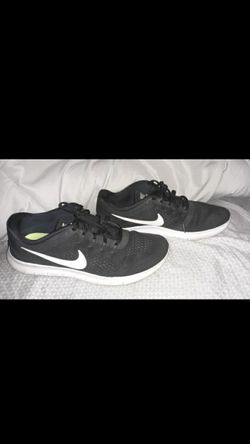 Nike tennis shoes women