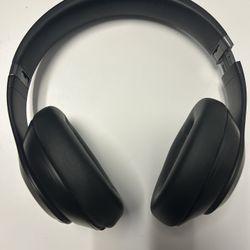 Beats Studio Pro - Wireless Noise Cancelling Over-the-Ear Headphones - Black Model:MQTP3LL/A