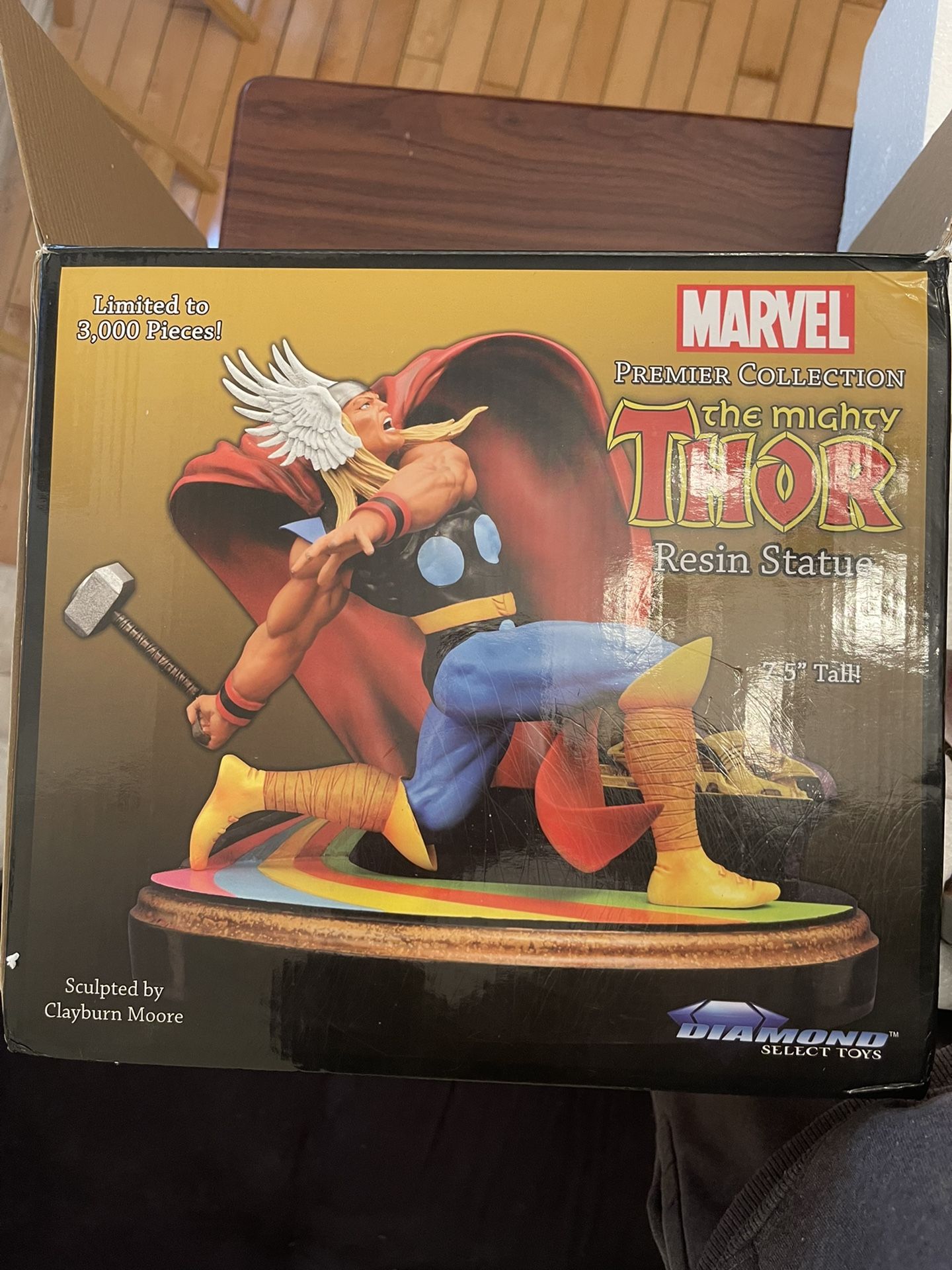 Diamond Select Toys Premier Collection The Mighty Thor Statue