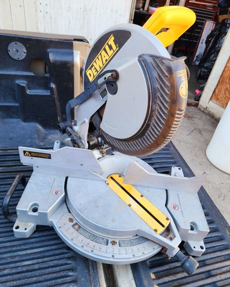 Dewalt 12" Compound Miter Saw