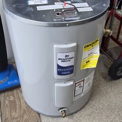 New Water Heater Bradford white 40 And 50 Gallons. 1 Year Warranty Garantia Por Escrito 
