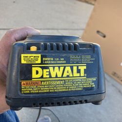 De Walt Battery Charger