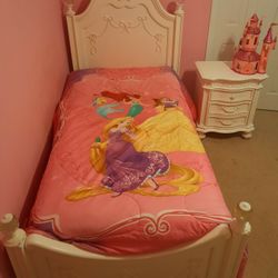 Twin Size Disney Princess Comforter Set