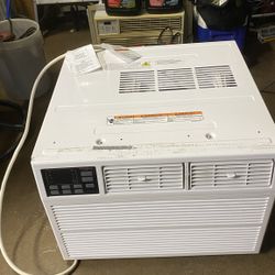 FOR SALE: Whirlpool 24,000 BTU Window AC Unit - Only 3 Months Use