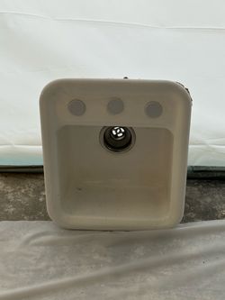 Kitchen island sink