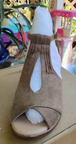 LADIES TAUPE COLOR WEDGES