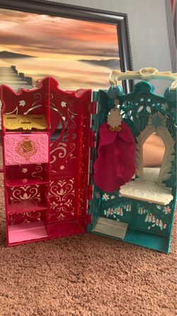 Elsa and Anna closet