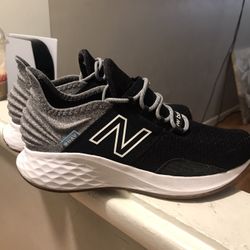 NEW BALANCE WOMENS SZ 7