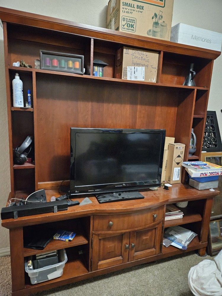 BIG REDUCTUCTION* Beautiful Broyhill Entertainment Center With Tons Of Storage!