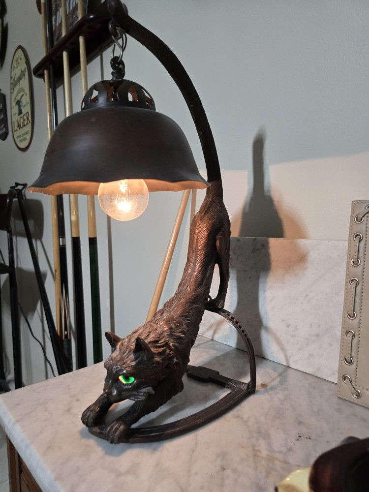 Antique Cat Bear Trap Lamp