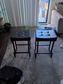Twin bar stools