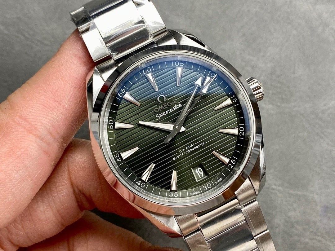 Men's mechanical watch 41mm, green, brand new with box and file