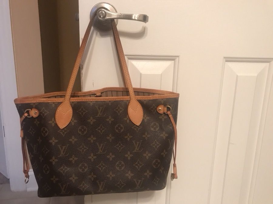Louis Vuitton Neverfull MM With Pouch for Sale in Anderson, SC - OfferUp