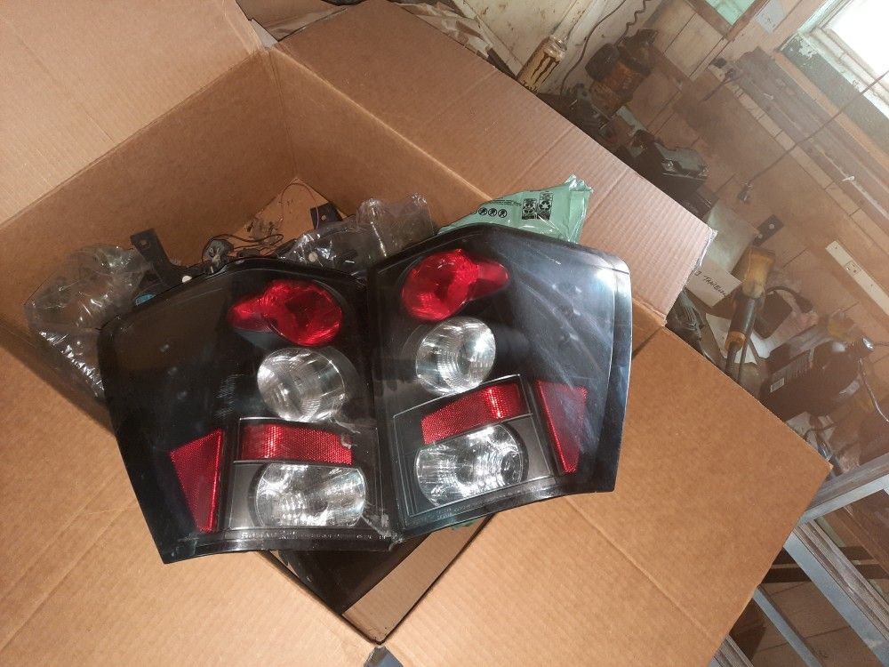 2005 to 2010 Jeep Grand Cherokee Halo LED Headlights Spyder taillights