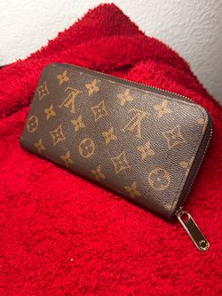 Louis Vuitton Zippy wallet