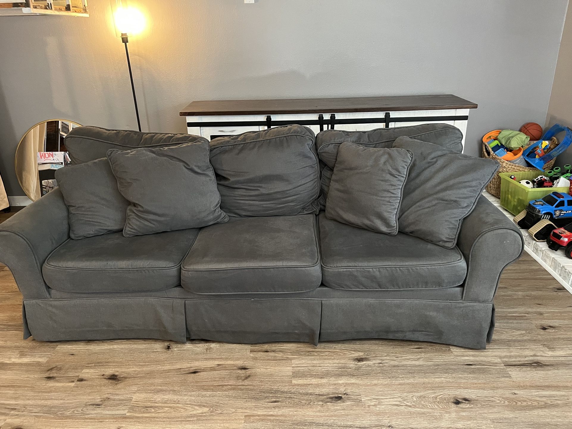 Sofa And Chairs 
