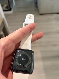 Apple Watch Series 4 44mm with White Band