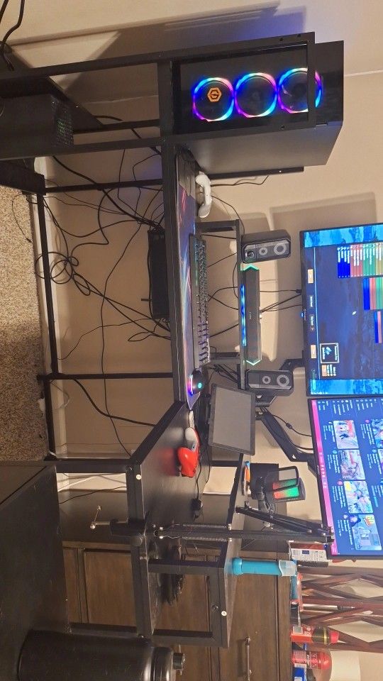 Pc, Desk, And All Accessories 