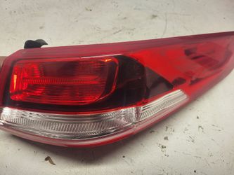 2020 Kia Optima passenger side taillight