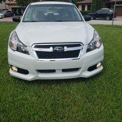 2014 subaru  puerile white  4 ched
