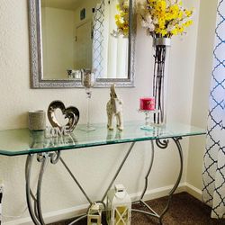 Entry Table And Mirror 