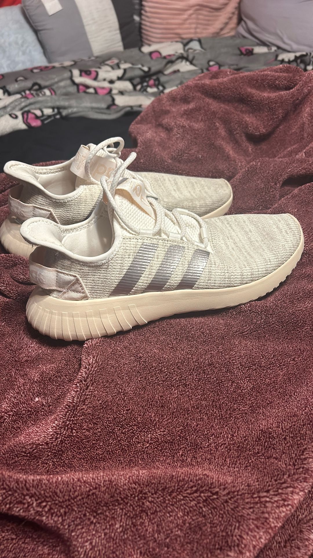 Adidas Women Size 9.5