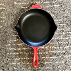 Like new Le Creuset  12” enamel cast iron skillet / pan, new  $249