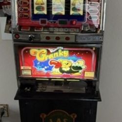 Slot Machine With Stand 