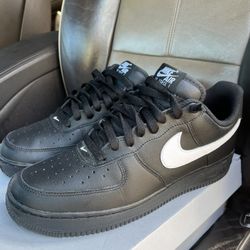 AF1 Black And White Size 10 
