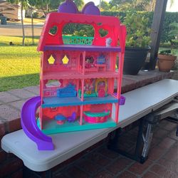 Minnie Mouse Boutique House