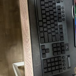 Logitech G915 Lightspeed And Logitech G502 Lightspeed Both Wireless And Wired 