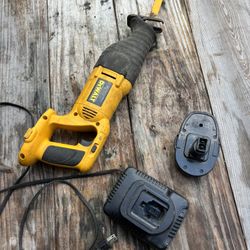 Dewalt DW938 18-Volt Cordless Drill. With One Battery and Charger -tested-