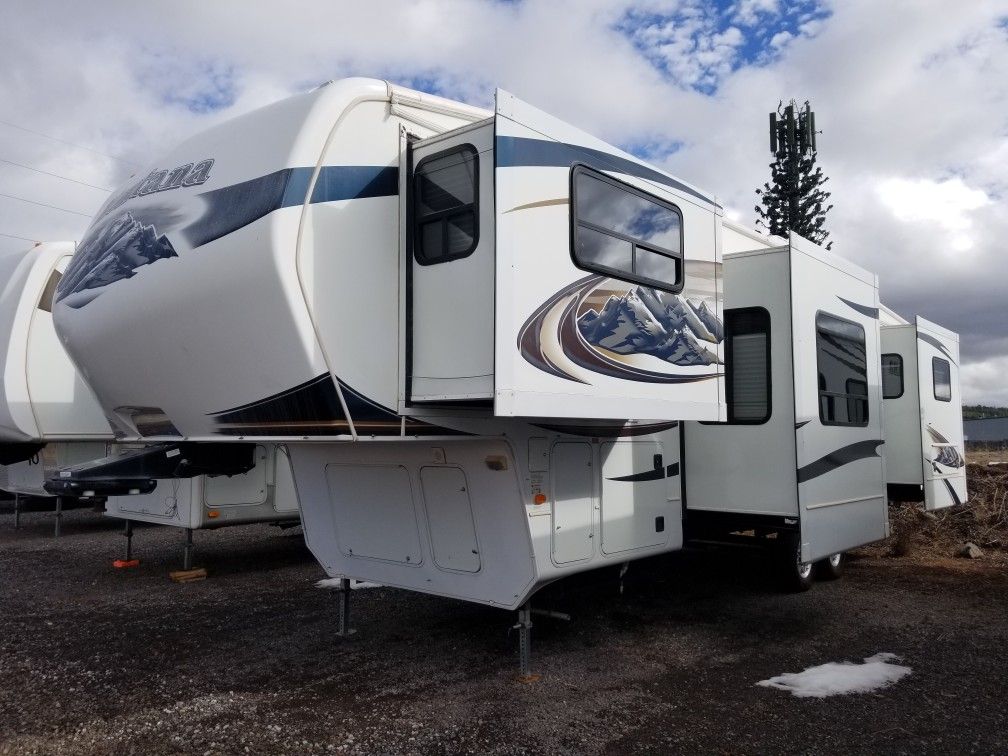 2010 KEYSTONE MONTANA 3750 W/GEN, WASHER DRYER, FRONT LIVING, AND FOUR ...