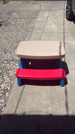 FREE - Kids Table