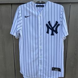 Authentic Aaron Judge #99 New York Yankees Nike Jersey Small
