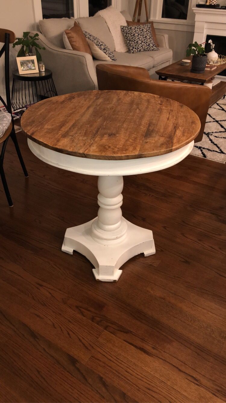 Round Pedestal table
