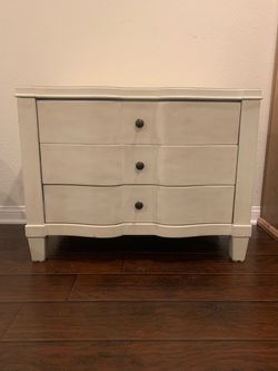 Vintage Style Solid Wood Dresser