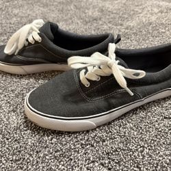 Like New! Gray Size 7 Sneakers 