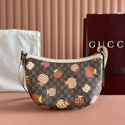 Classic retro shoulder bag