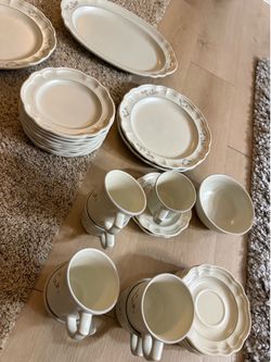 Pfaltzgraff Heirloom  dinnerware dishes