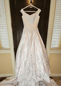 Mon Cheri Wedding Dress Size 10, Cathedral Train