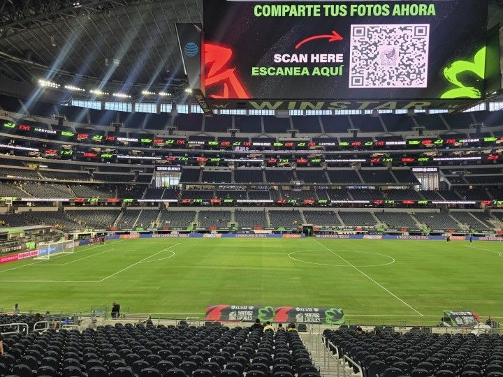 DALLAS COWBOYS VS WASHINGTON COMMANDERS ALL-INCLUSIVE SUITE