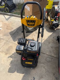 DEWALT 3400 psi 2.5 GPM Gas Cold Water Pressure Washer with OEM Axial Pump
